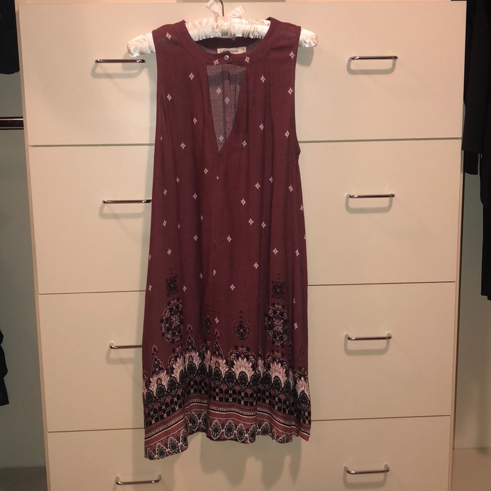 V- neck Sleeveless dress with neck detail